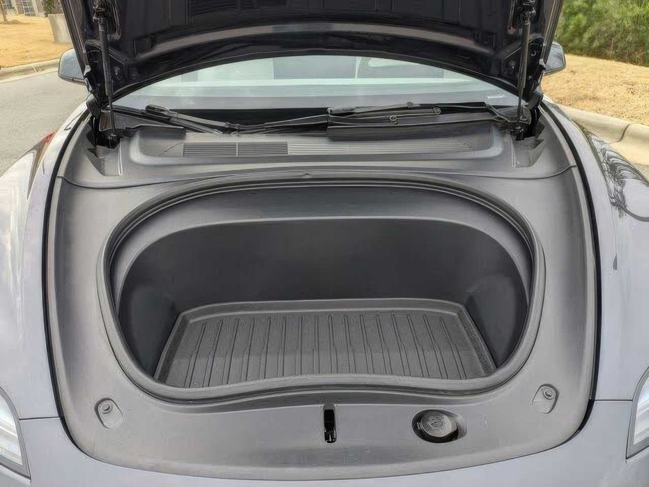 Tesla Model 3      2024