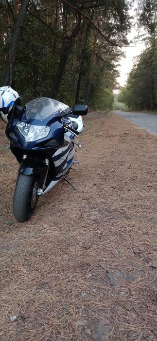 Сузукі джиксер 600R