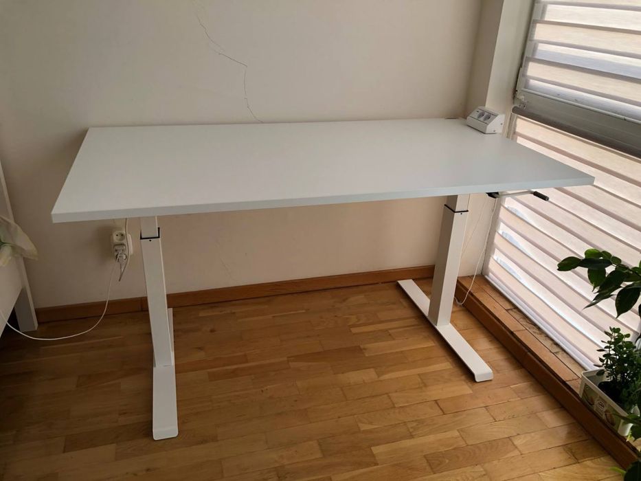 Офісний/компʼютерний стіл с регулюванням висоти