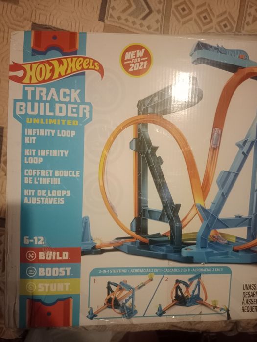 Великий трек HotWheels з двома машинками друга у подарунок