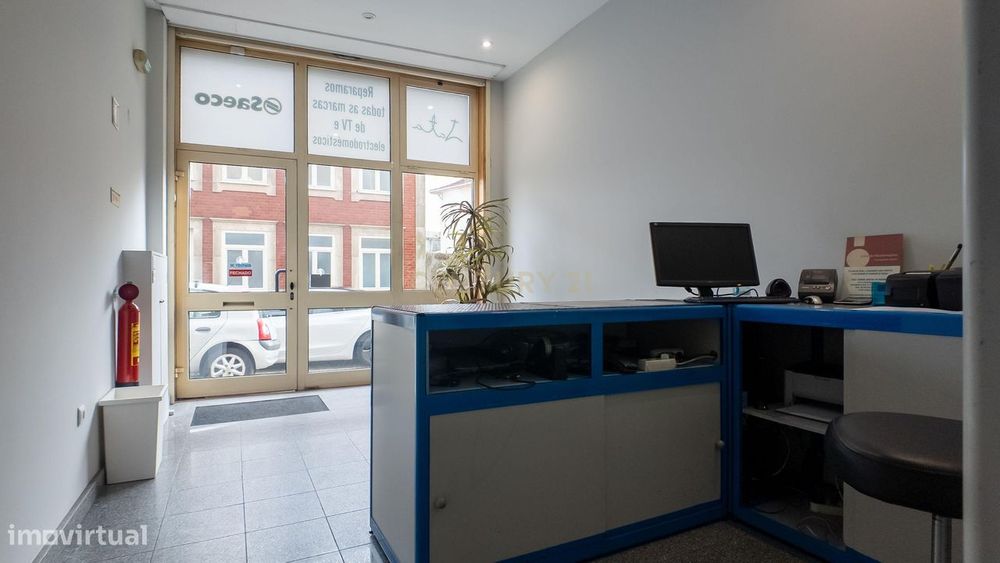 Espaçoso Escritório em Ramalde, Porto - 202.61m²