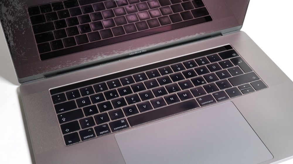  MacBook Pro 15” A1707 (2017) • i7 • 16GB • 250GB SSD #69