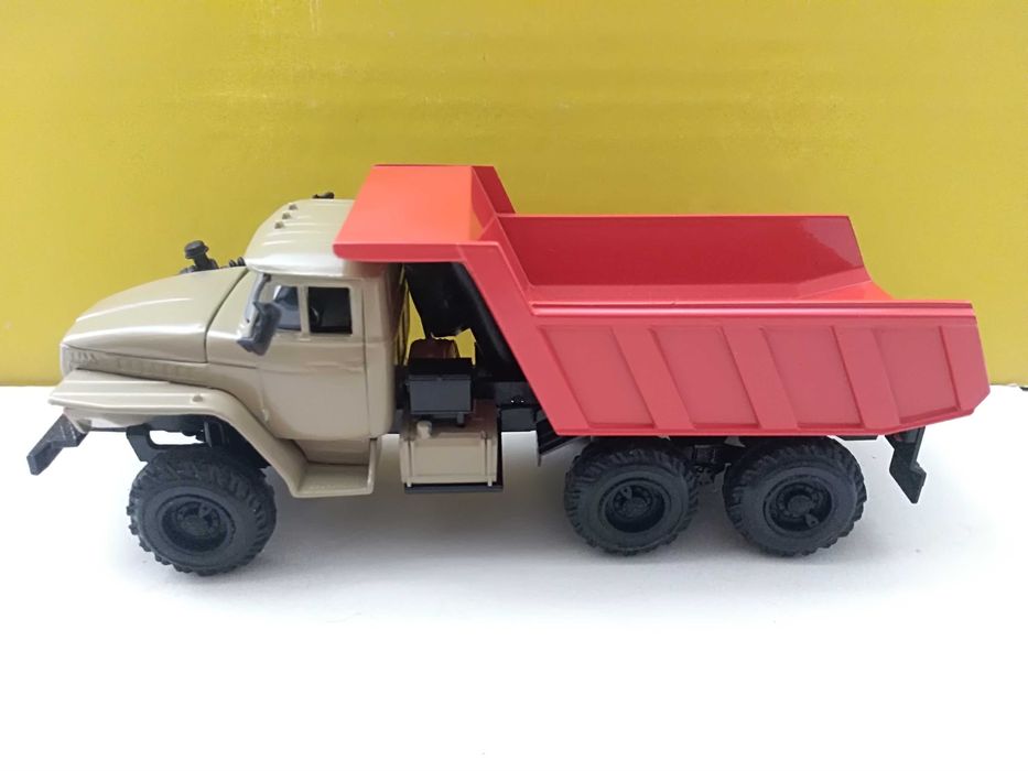 Коллекционные модели грузовые.1/43