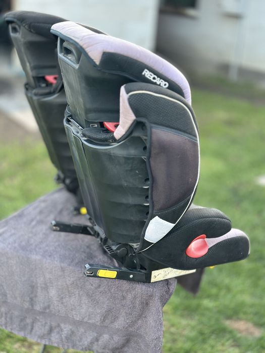 Foteliki Recaro