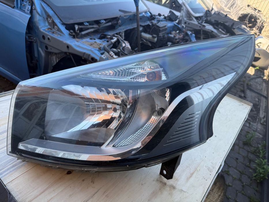 Фара ліва Renault Trafic 3 Opel Vivaro
