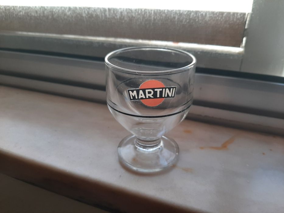 Copo martini e 3 copos antigos.2 copos Cartaxo capital vinho.