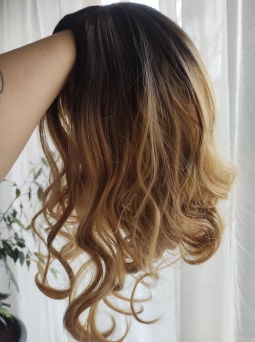 Miodowy blond ombre peruka