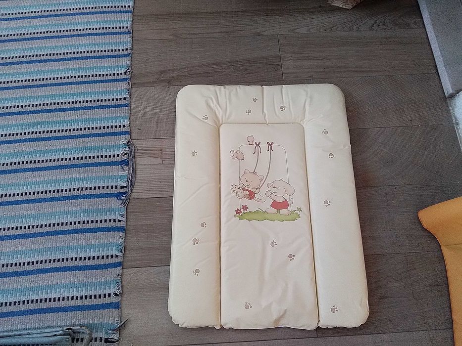 Colchão para mudar fraldas ou apenas relaxar, para bebé até 1 ano.