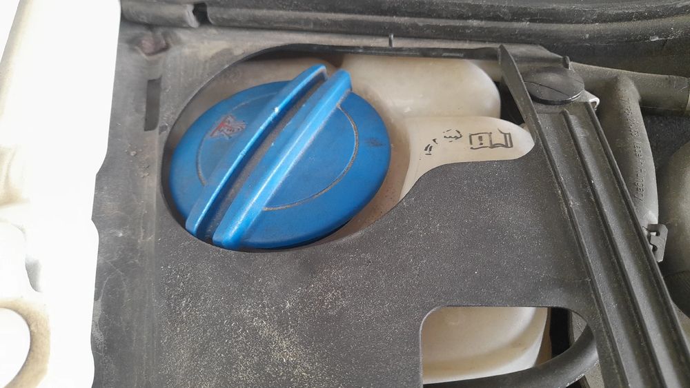 Reservatório / depósito da água / líquido de refrigeração PORSCHE Caye