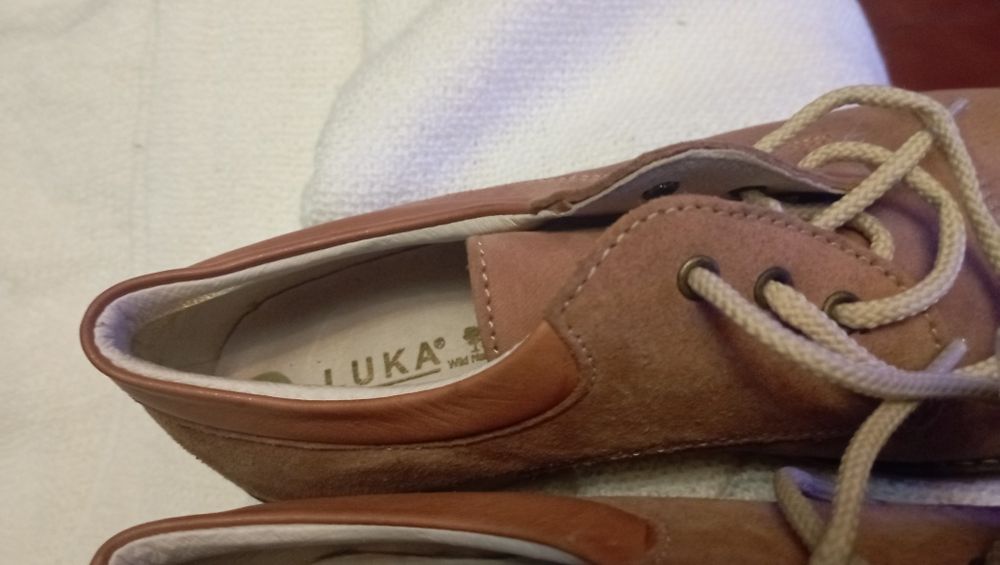 Sapatos de outono/inverno de criança em carneira novos número 33