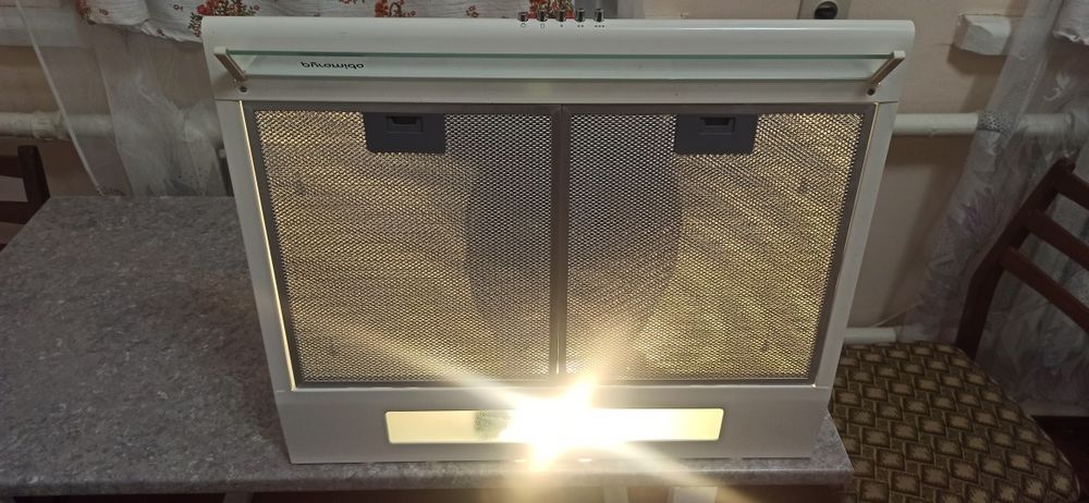Вытяжка для кухни Pyramida MHX 60 IV