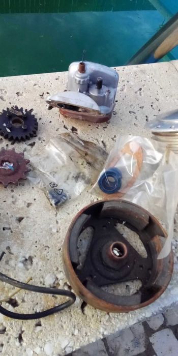 Motorizada Sachs Minor 1973 desmontada, pronta a montar, com livrete