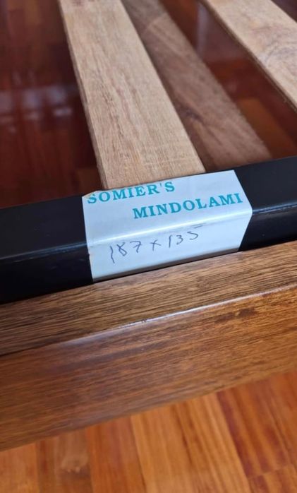 Cama com mesinhas madeira maciça