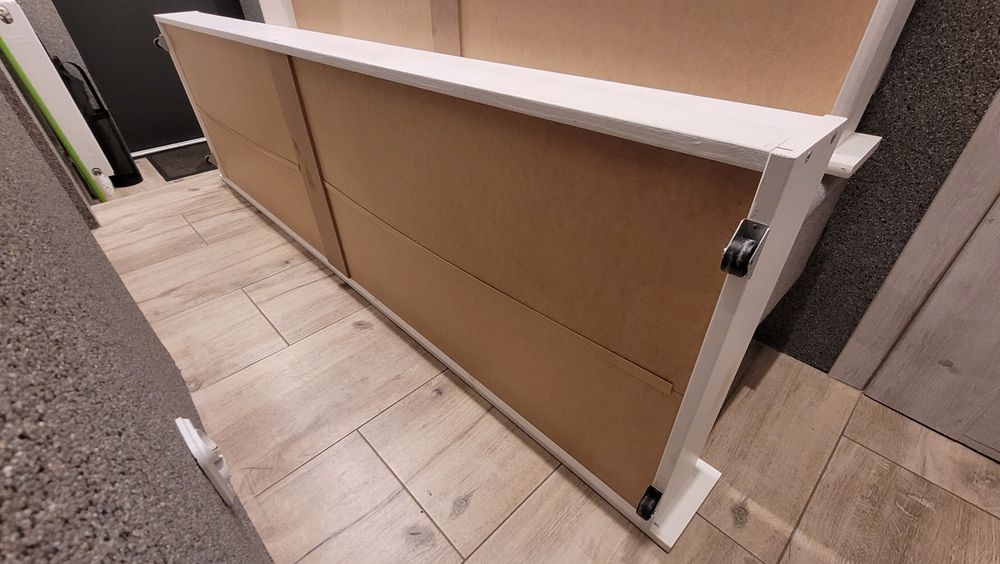 Dwie szuflady pod duże łózko z ķółkami