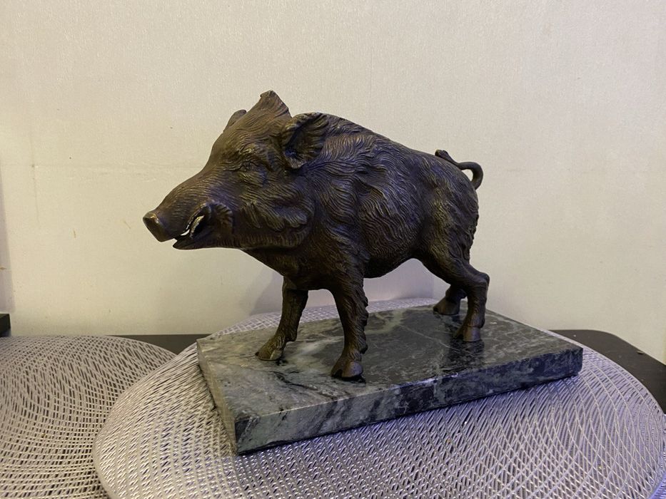 Бронзова скульптура Кабан