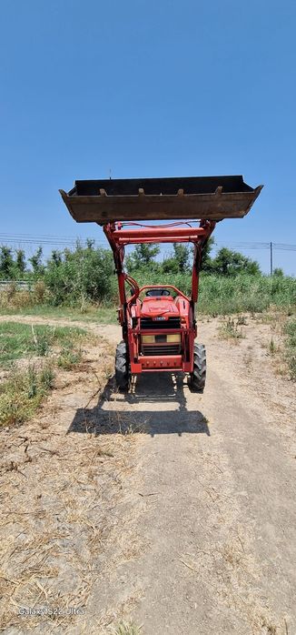 Trator shibaura com carregador frontal
