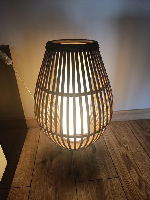 Nowa lampa podłogowa Dani