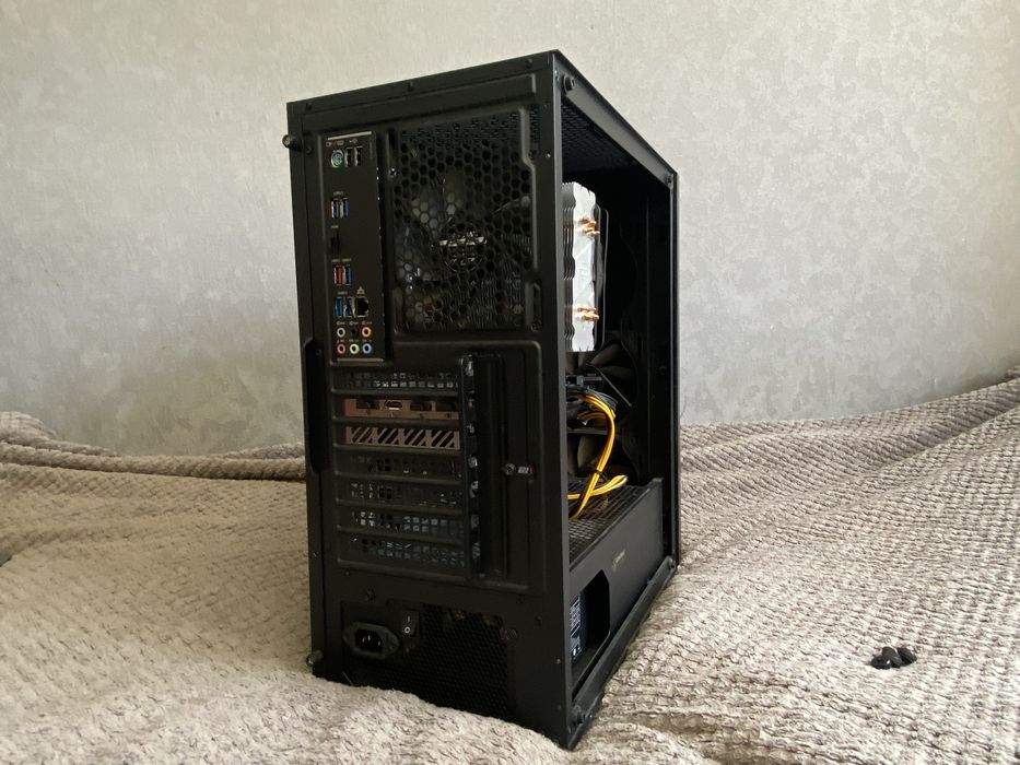 Комп'ютер на Intel Core i7-9700KF, Gigabyte RTX 4060 8GB, 32Gb RAM