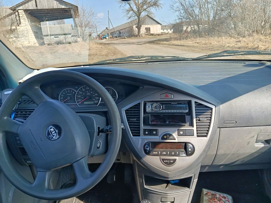 Kia Carens 2 2004 рік.