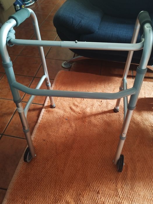 Andarilho usado em bom estado