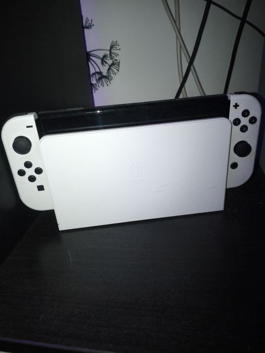Nintendo Switch OLED Branca (Como Nova) – Completa na Caixa + Jogo + Bolsa