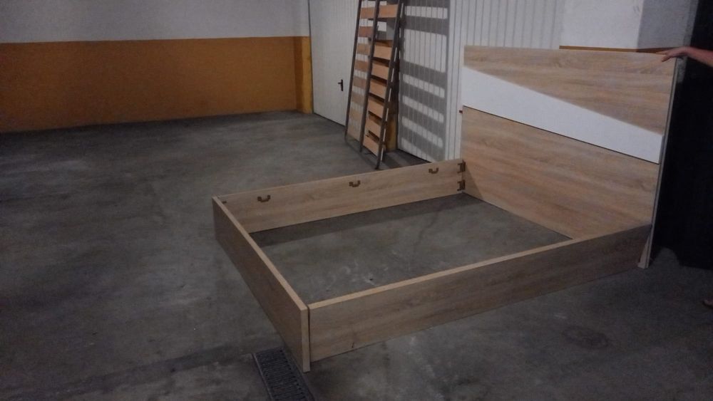 Cama casal King sem colchão