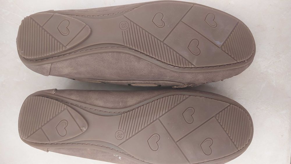 Sapato mocassim em pele