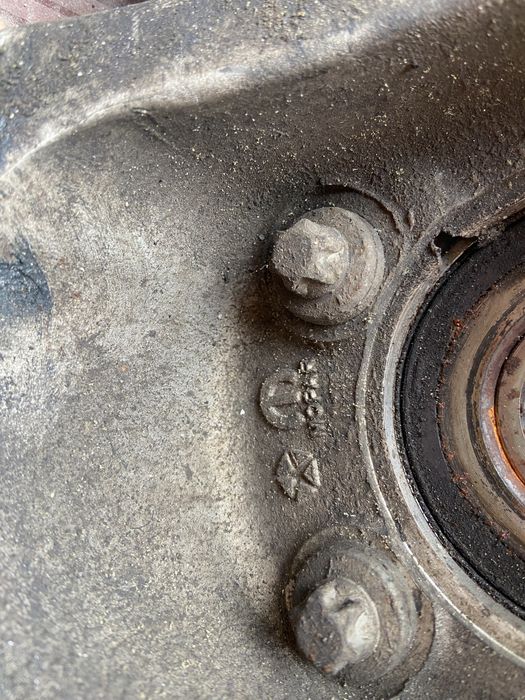 Цапфа/правий поворотний кулак Chrysler 200 2014-2016