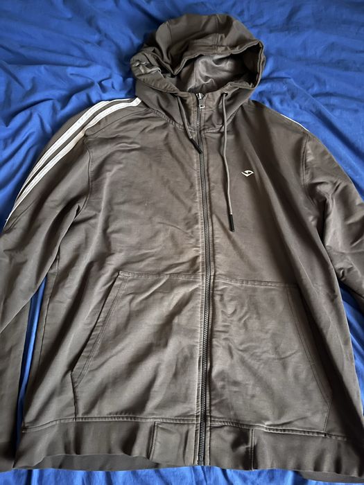 Продаю не нужные кофты