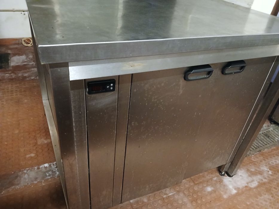 Armário de chão, 4 frentes, em inox