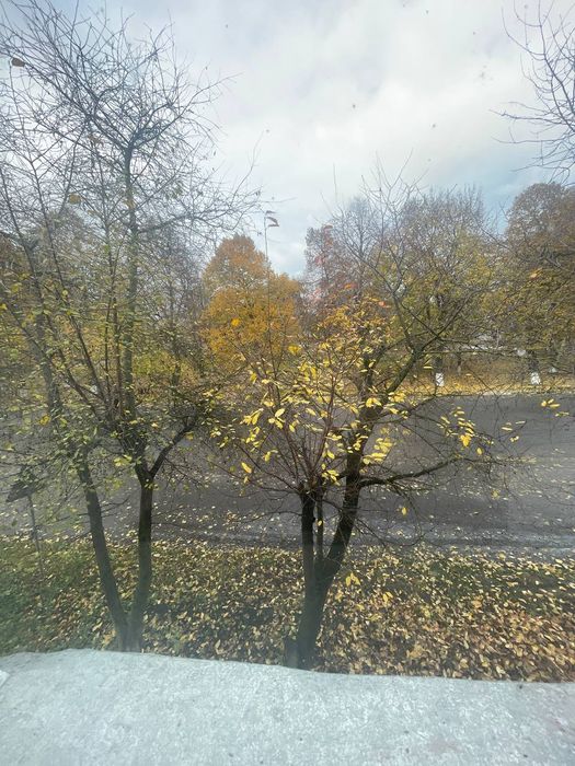 3-Кімнатна квартира в місті Буринь , біля автовокзалу , з гаражем !