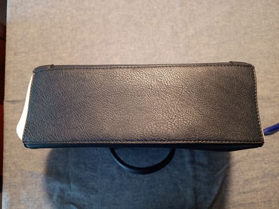 Carteira Azul Marinho e Branca Stradivarius - Nova