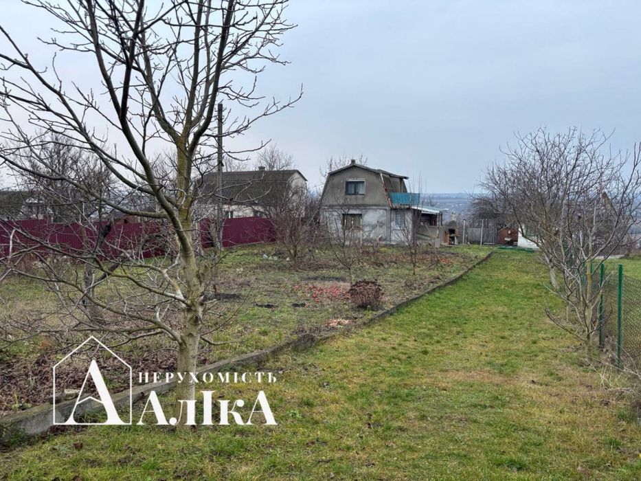 Продам дачний будинок на березі річки