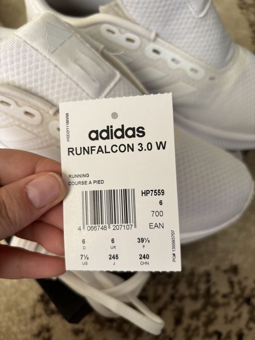 Жіночі бігові кросівки Adidas Runfalcon 3.0 W у білому кольорі 39 1/3