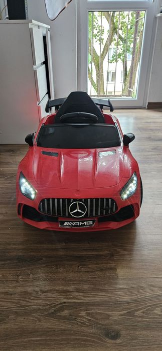 Samochodzik na akumulator Mercedes