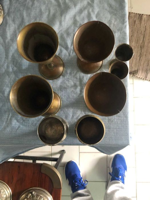 Conjunto de Taças e Cálices Antigos em Metal