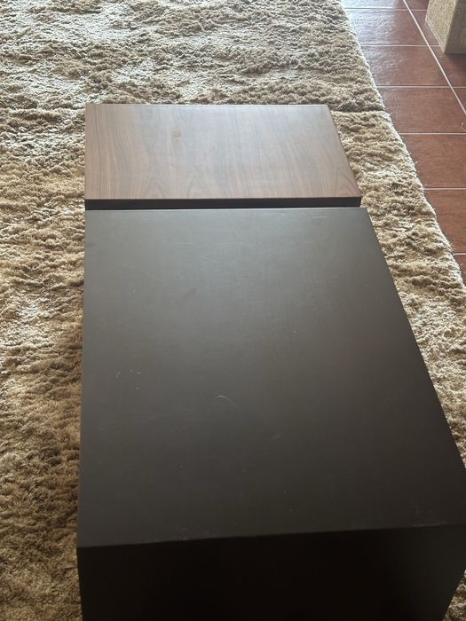 Mesa de centro moderna em excelente estado – 125 × 60 cm
