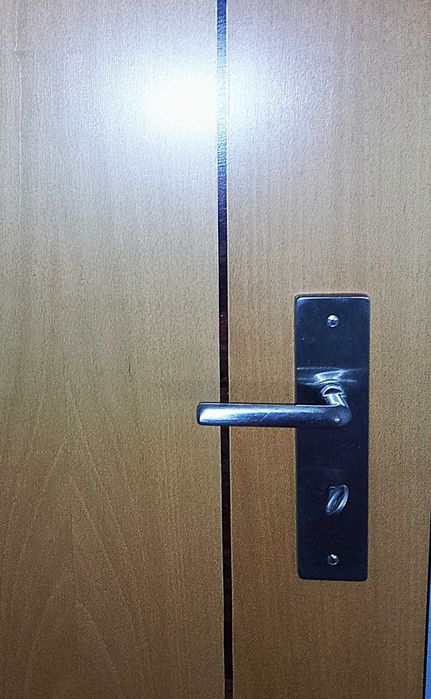 6 pares (12) de puxadores de porta perfil estreito. 10€ cada puxador.