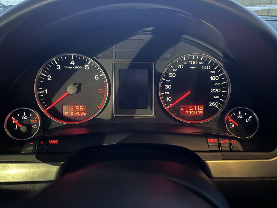 Audi a4b7 2,0 бензин