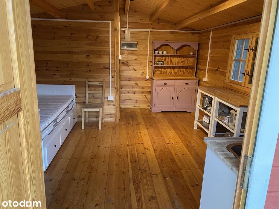 Ogrodzona działka 1288 m2 z domkiem 20 m2 i warunkami zabudowy