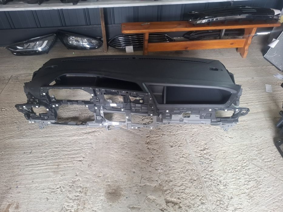 Оригінальна верхня накладка торпедо Ford Transit / Custom — TZ31-V04310-A / C