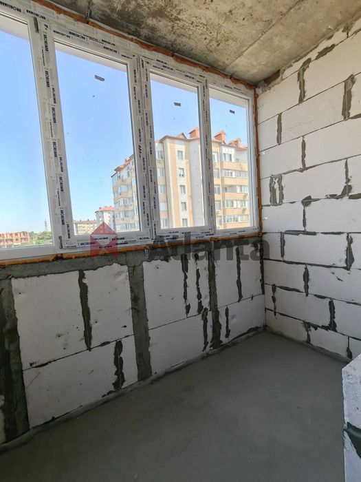 Простора квартира з кладовкою в новому будинку з АГВ в Великодолинском