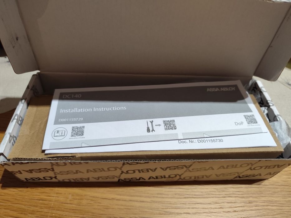 Samozamykacz ramieniowy DC140 do drzwi srebrny Assa Ablo y