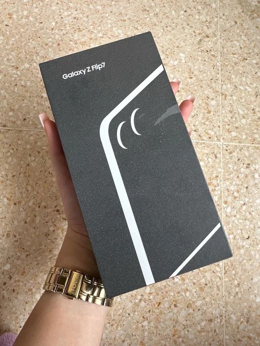 Samsung Galaxy Z Flip 7 Preto - Como Novo