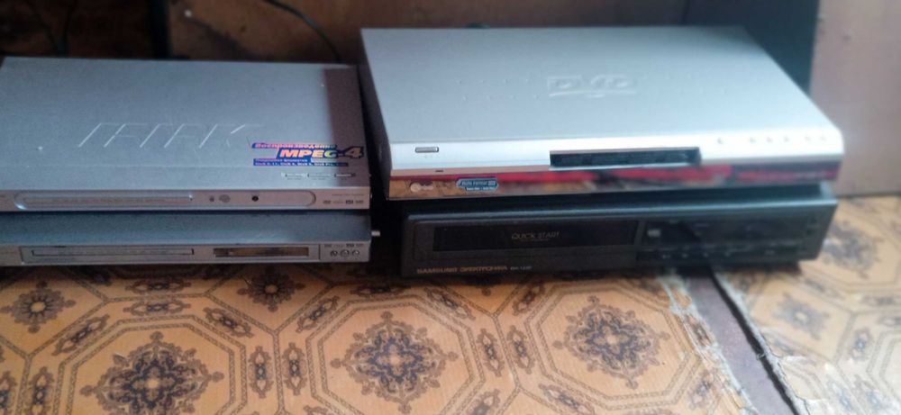 Продам відеомагнітофон і dvd плеєри