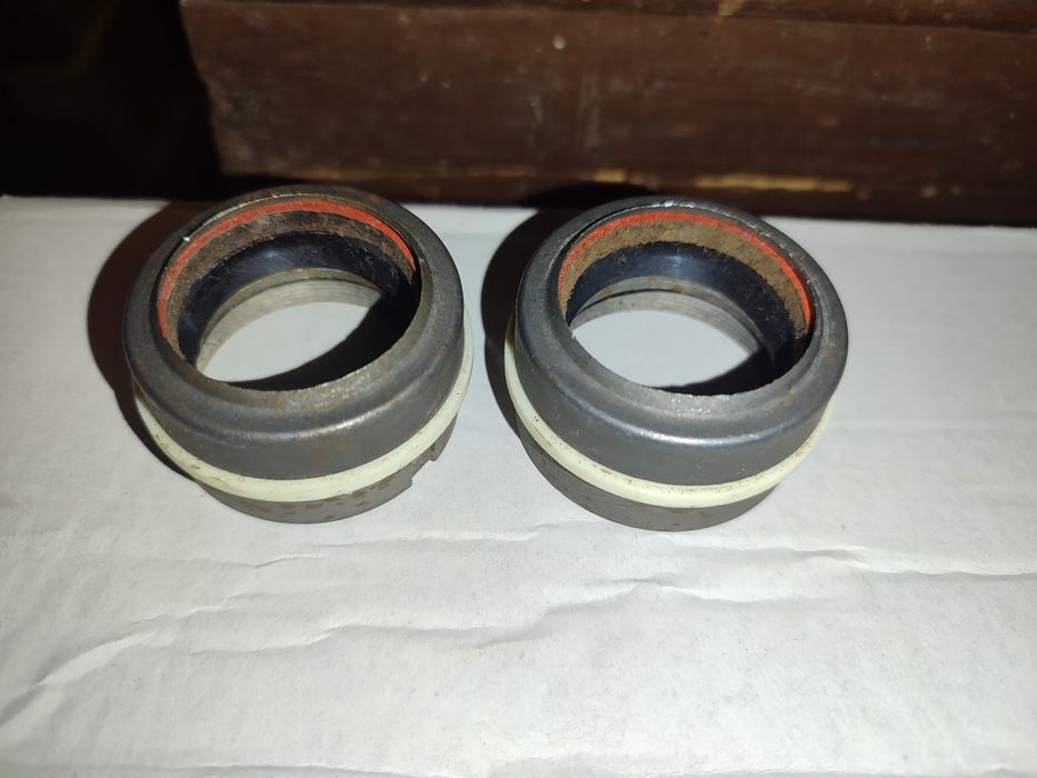 Гайка-сальник передней вилки Ява 350