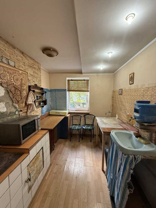 Продається двоповерхова дача, с. Терешки,  з власним озером у дворі