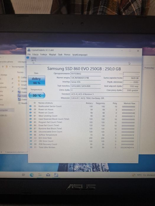 Laptop asus F555B 8/240 GB radeon AMD