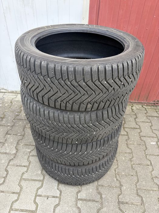 Opony zimowe 235/45R18 98V