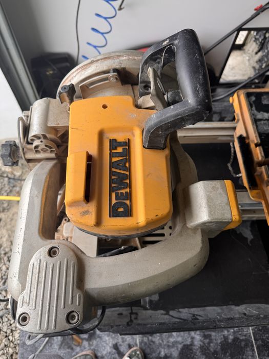 Piła elektryczna DeWalt D24000
